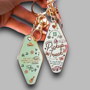 TAYLOR SWIFT Inspired Motel Keychain Picture to Burn‎ Debut Swiftie Gift 🏰